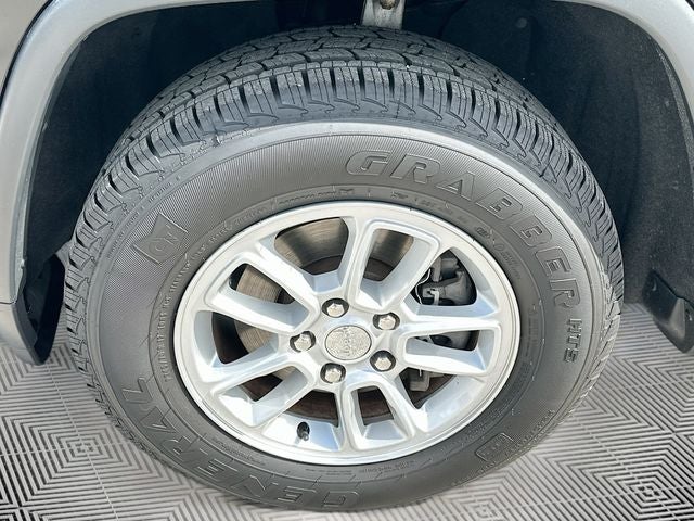 2020 Jeep Grand Cherokee Laredo E 3.6 V6