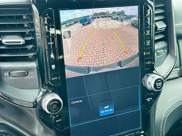 2022 RAM 1500 Limited 5.7 HEMI V-8