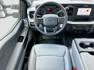 2025 Ford F-550SD DRW 4WD CREW CAB DRW