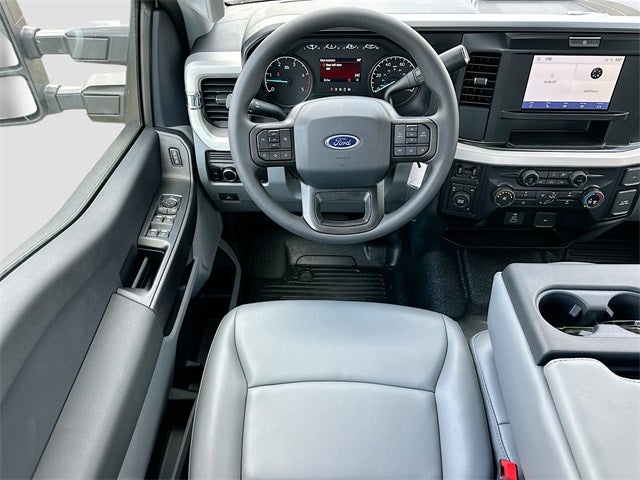 2025 Ford F-550SD DRW 4WD CREW CAB DRW