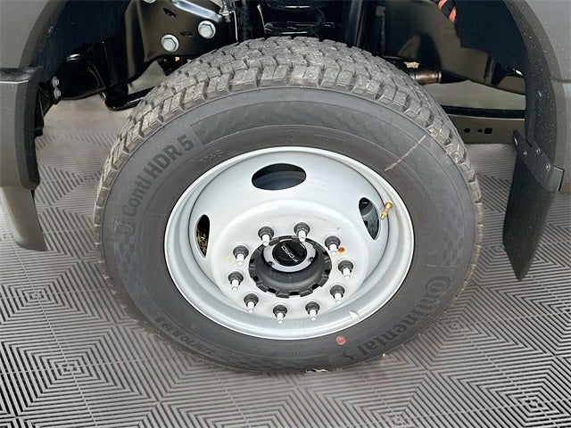 2025 Ford F-550SD DRW 4WD CREW CAB DRW