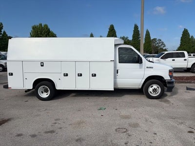 2023 Ford E-450SD Base 7.3 V8