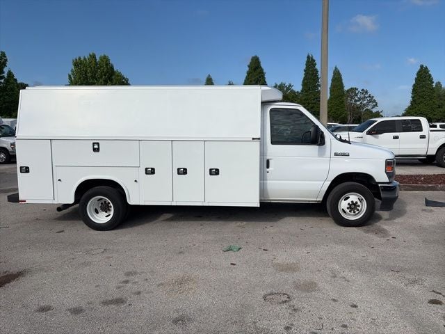 2023 Ford E-450SD Base 7.3 V8