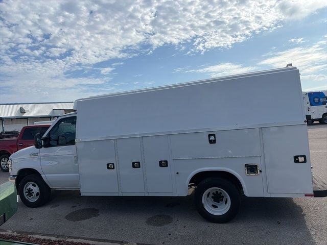 2023 Ford E-450SD Base 7.3 V8