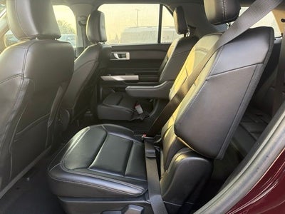 2023 Ford Explorer XLT 202A