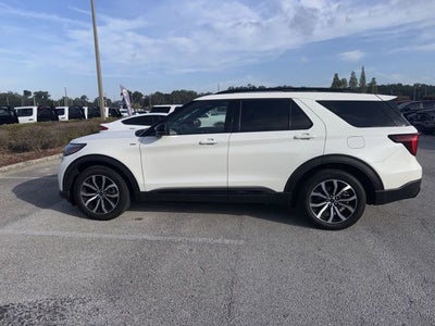 2025 Ford Explorer ST-Line