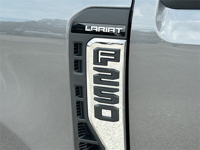 2026 Ford F-250SD Lariat 4WD CREW CAB