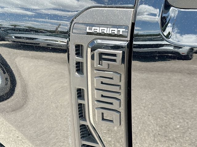 2026 Ford F-250SD Lariat 4WD CREW CAB