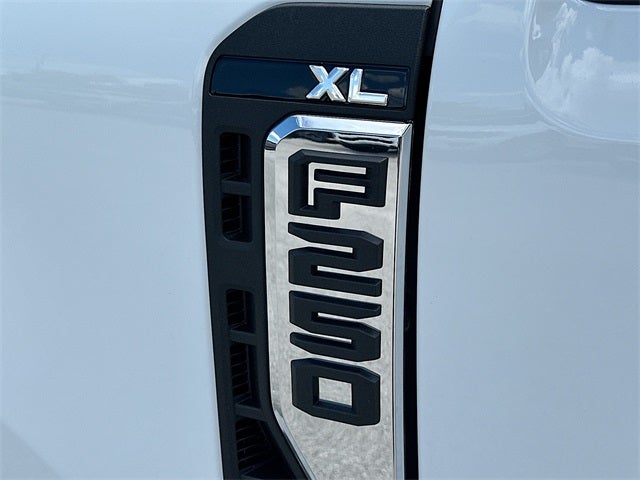 2025 Ford F-250SD XL 4WD CREW CAB