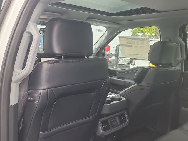 2025 Ford F-350SD Lariat 4WD CREW CAB
