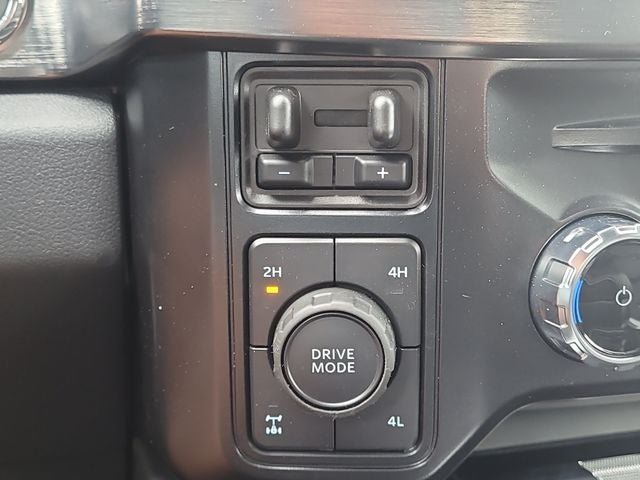 2025 Ford F-350SD Lariat 4WD CREW CAB