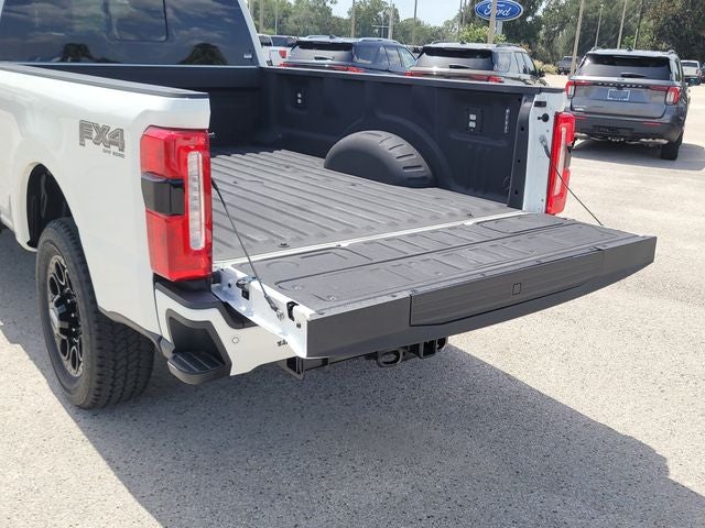 2025 Ford F-350SD Lariat 4WD CREW CAB