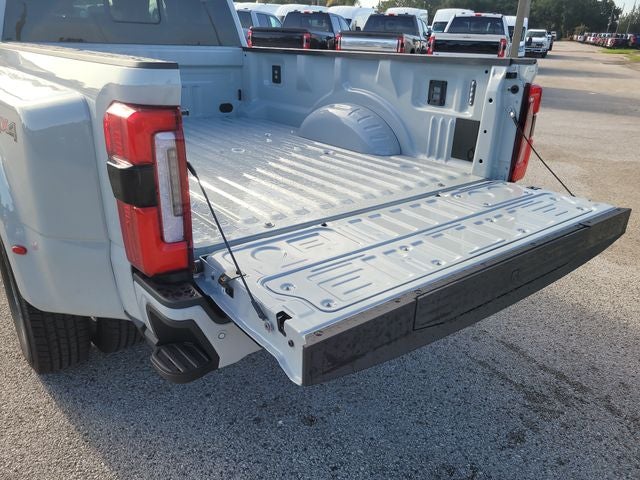 2026 Ford F-350SD Platinum DRW 4WD CREW CAB