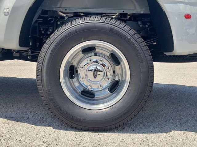 2026 Ford F-350SD Platinum DRW 4WD CREW CAB