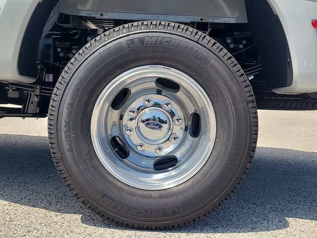 2026 Ford F-350SD Platinum DRW 4WD CREW CAB / LIFTED WHEELS & TIRES