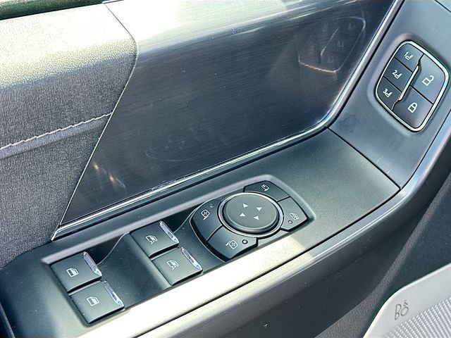 2025 Ford F-150 Lariat 5.0 V-8