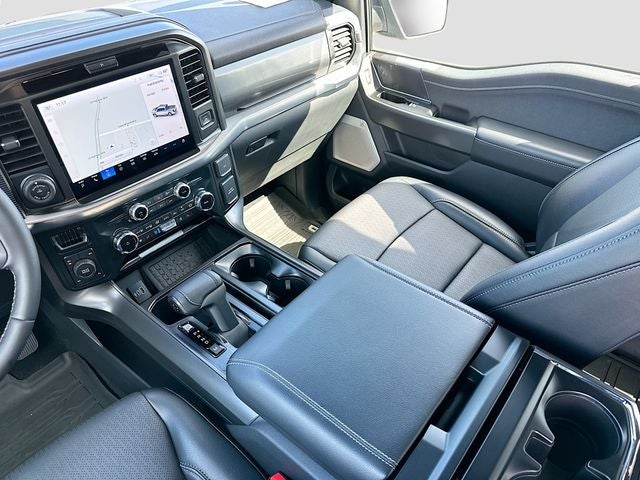 2025 Ford F-150 Lariat 5.0 V-8