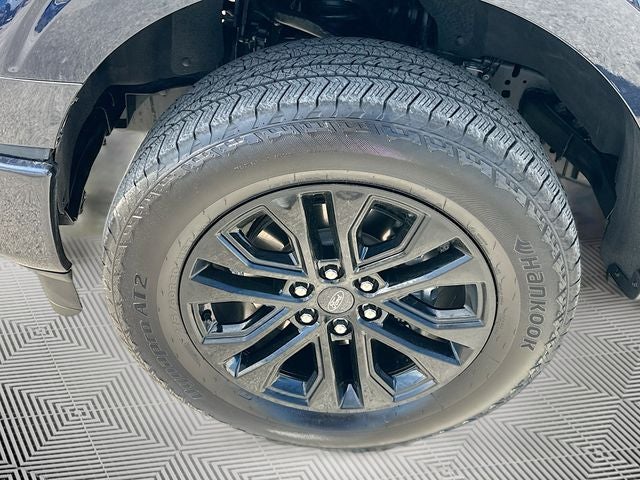 2025 Ford F-150 Lariat 5.0 V-8