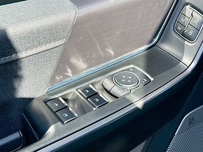 2025 Ford F-150 Lariat 5.0 V-8