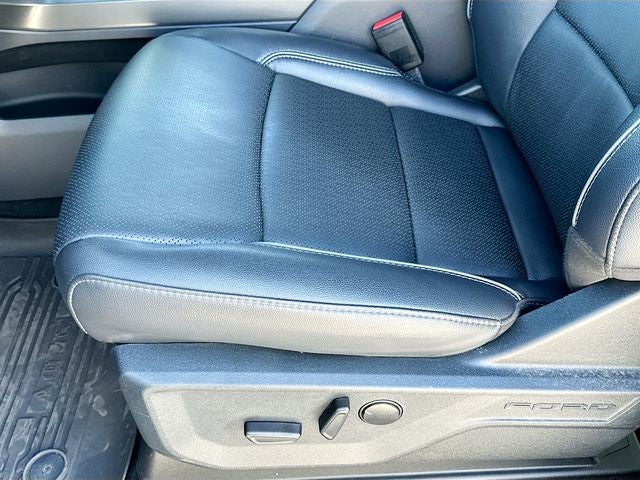 2025 Ford F-150 Lariat 5.0 V-8