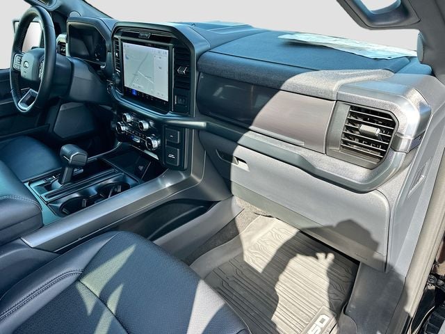 2025 Ford F-150 Lariat 5.0 V-8