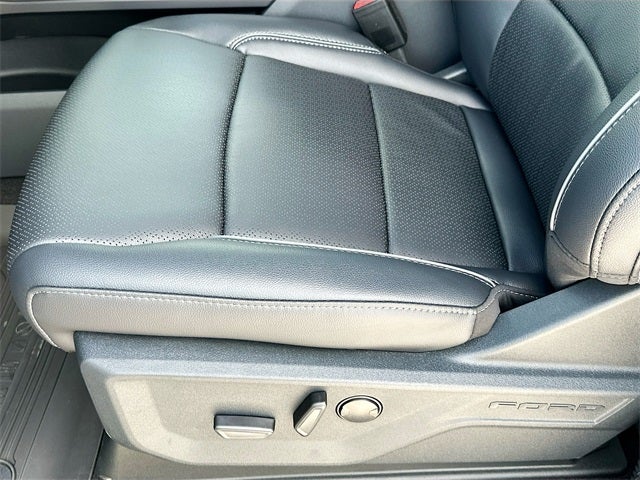 2025 Ford F-150 Lariat 4WD SUPERCREW