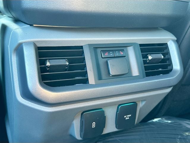 2025 Ford F-150 Lariat 4WD SUPERCREW