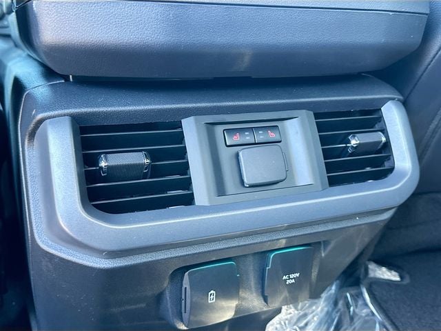 2025 Ford F-150 Lariat 4WD SUPERCREW