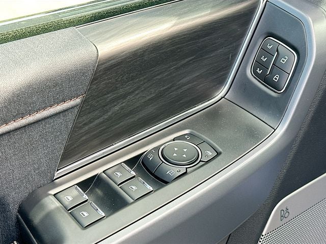 2025 Ford F-150 Lariat 4WD SUPERCREW