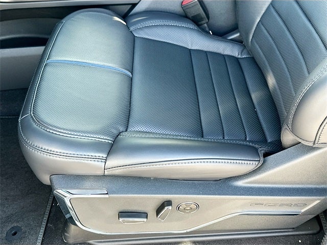 2025 Ford F-150 Platinum 4WD SUPERCREW