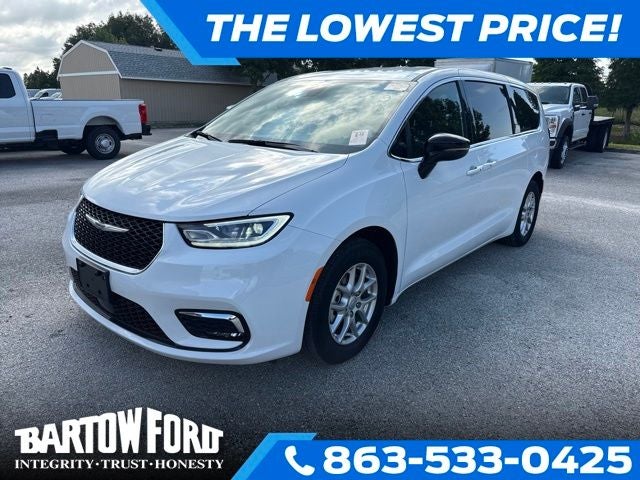 2025 Chrysler Pacifica Select