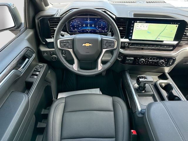 2025 Chevrolet Silverado 1500 LTZ 5.3 V8