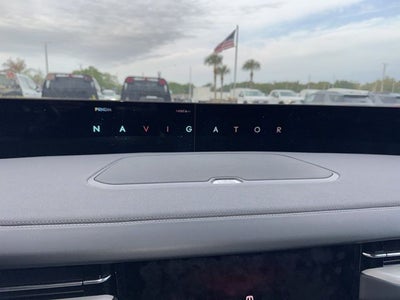 2025 Lincoln Navigator Reserve JET APPEARANCE PACK