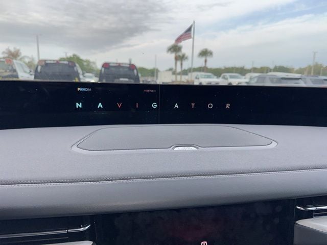 2025 Lincoln Navigator Reserve JET APPEARANCE PACK