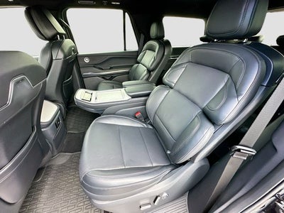 2025 Lincoln Navigator Reserve JET APPEARANCE PACK