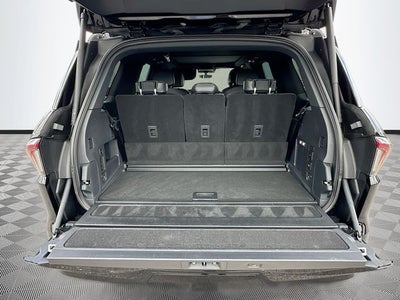 2025 Lincoln Navigator Reserve JET APPEARANCE PACK
