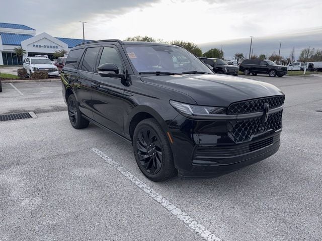 2025 Lincoln Navigator Reserve JET APPEARANCE PACK