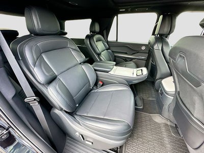 2025 Lincoln Navigator Reserve JET APPEARANCE PACK