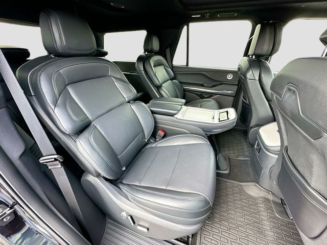2025 Lincoln Navigator Reserve JET APPEARANCE PACK
