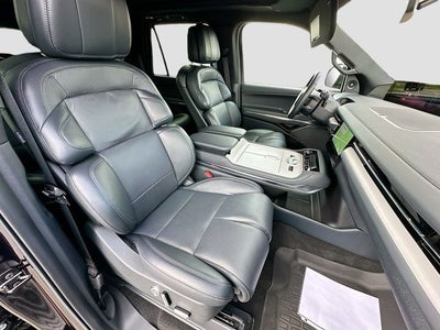 2025 Lincoln Navigator Reserve JET APPEARANCE PACK
