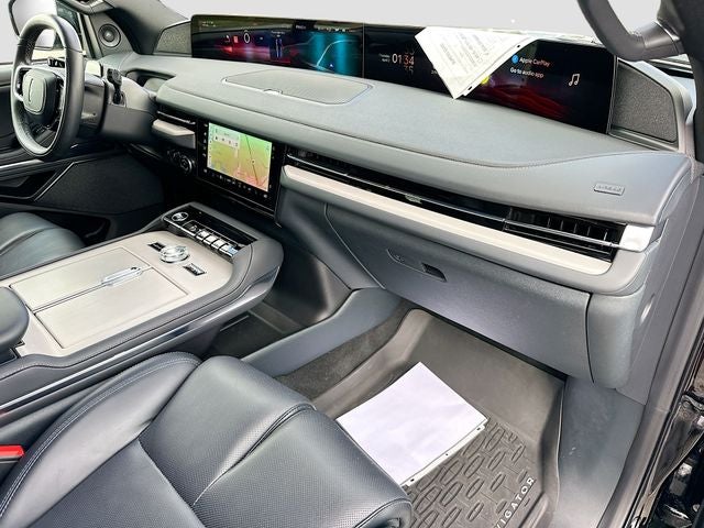 2025 Lincoln Navigator Reserve JET APPEARANCE PACK