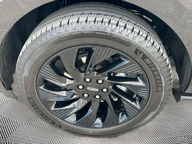 2025 Lincoln Navigator Reserve JET APPEARANCE PACK