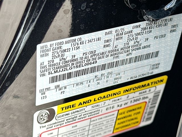 2025 Lincoln Navigator Reserve JET APPEARANCE PACK