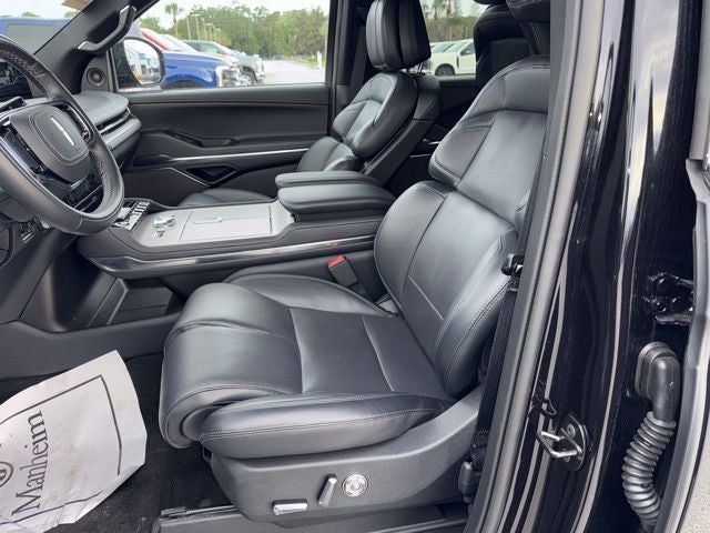2025 Lincoln Navigator Reserve JET APPEARANCE PACK