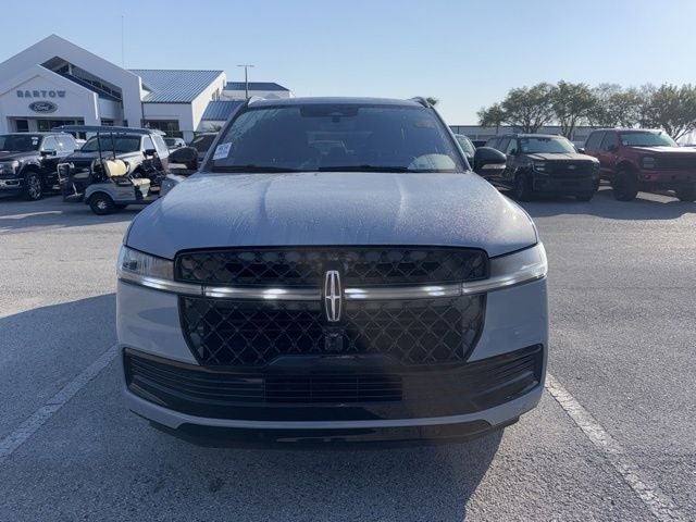 2025 Lincoln Navigator Reserve JET APPEARANCE PACK