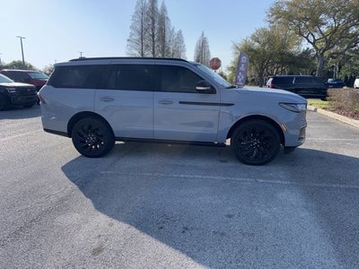 2025 Lincoln Navigator Reserve JET APPEARANCE PACK