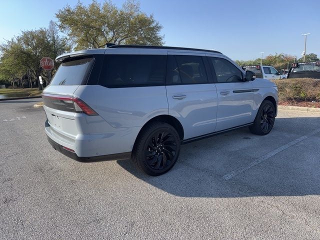 2025 Lincoln Navigator Reserve JET APPEARANCE PACK