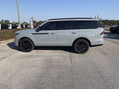 2025 Lincoln Navigator Reserve JET APPEARANCE PACK