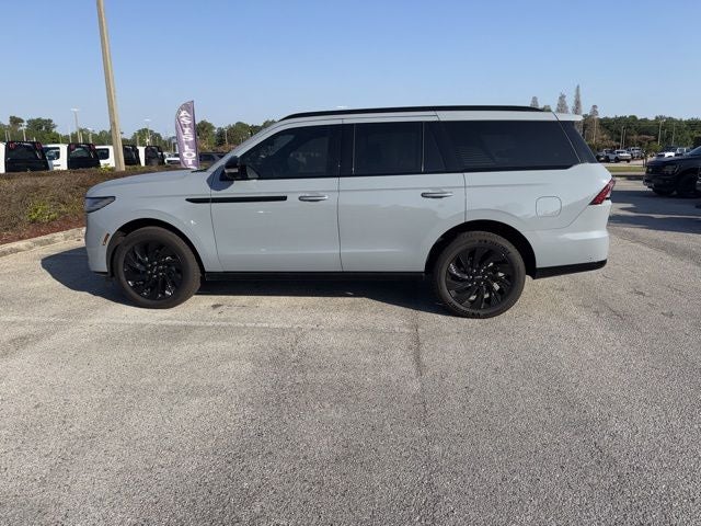 2025 Lincoln Navigator Reserve JET APPEARANCE PACK
