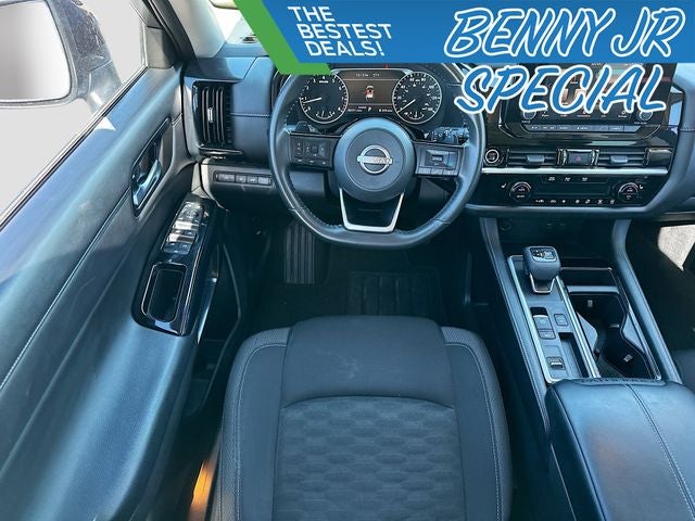 2022 Nissan Pathfinder SV V6